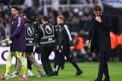 ng体育官网-不装了！卡里克发飙，赛后举动说明一切：曼联球员让他失望透顶