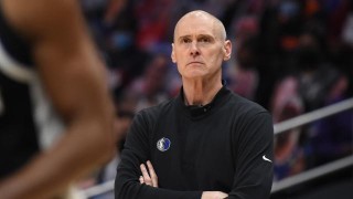 ng体育下载-第二次握手！卡莱尔的步行者情缘：再造冲冠军团？