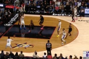 这球怎么说！东契奇篮下几乎空篮没出手 分拉拉维亚三分打铁